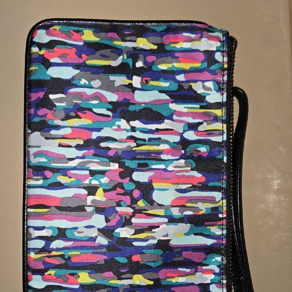 Vera Bradley Multicolor Clutch Wristlet - Picture 2 of 9